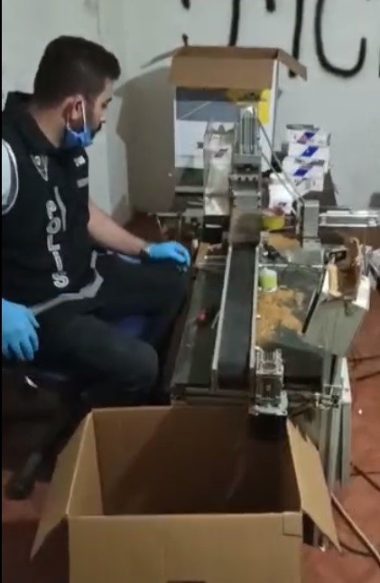 Bodrum kat, sigara dolum tesisi çıktı