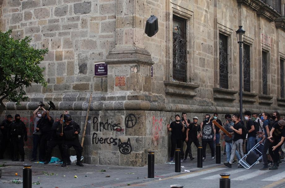 Bu kez Meksika polis şiddetine karşı sokakta