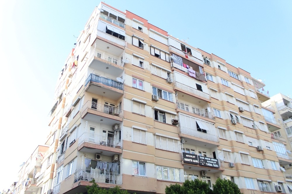 Bunalıma giren genç evinde ölü bulundu