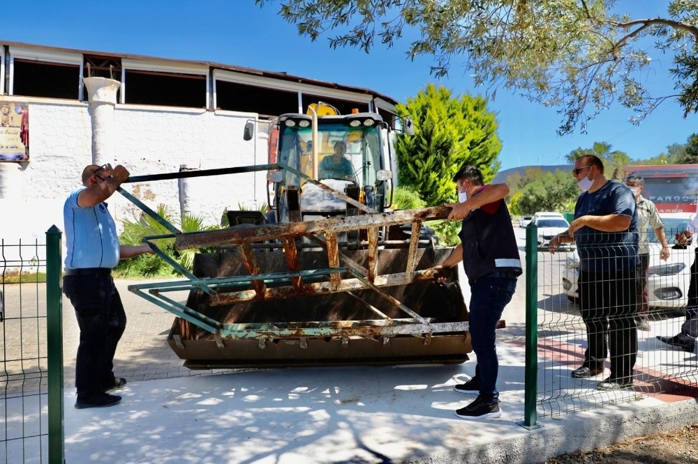 Didim'de kaçak yapılar yıkıldı