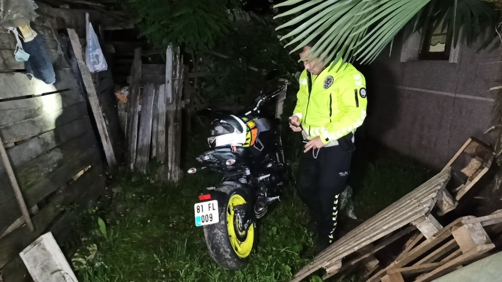 'Dur' ihtarına uymadı, polisin üzerine motosiklet sürdü