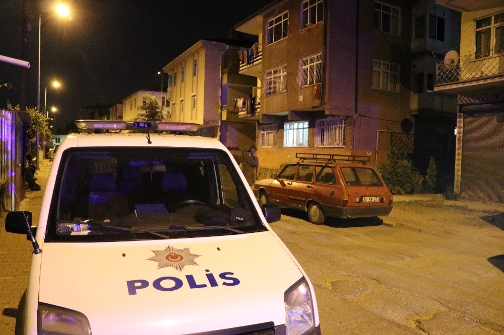 Elektrikli battaniye tutuştu, çıkan dumandan 11 kişi zehirlendi