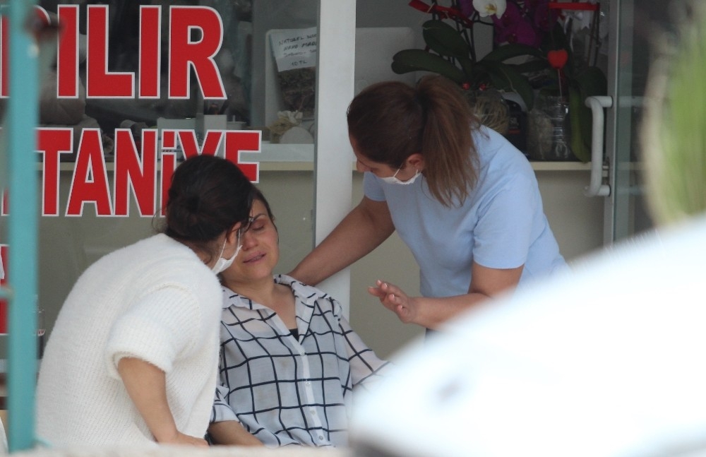 Emlakçı evinde vurulmuş halde bulundu