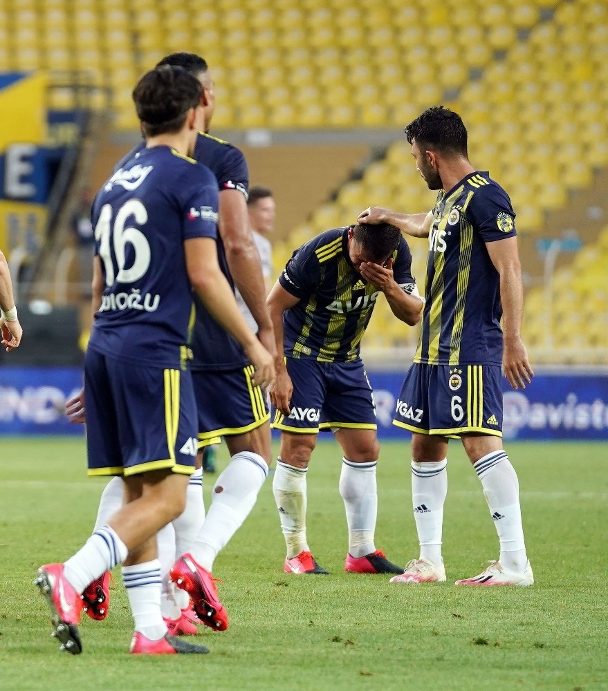 Emre Belözoğlu duygu dolu anlar yaşadı