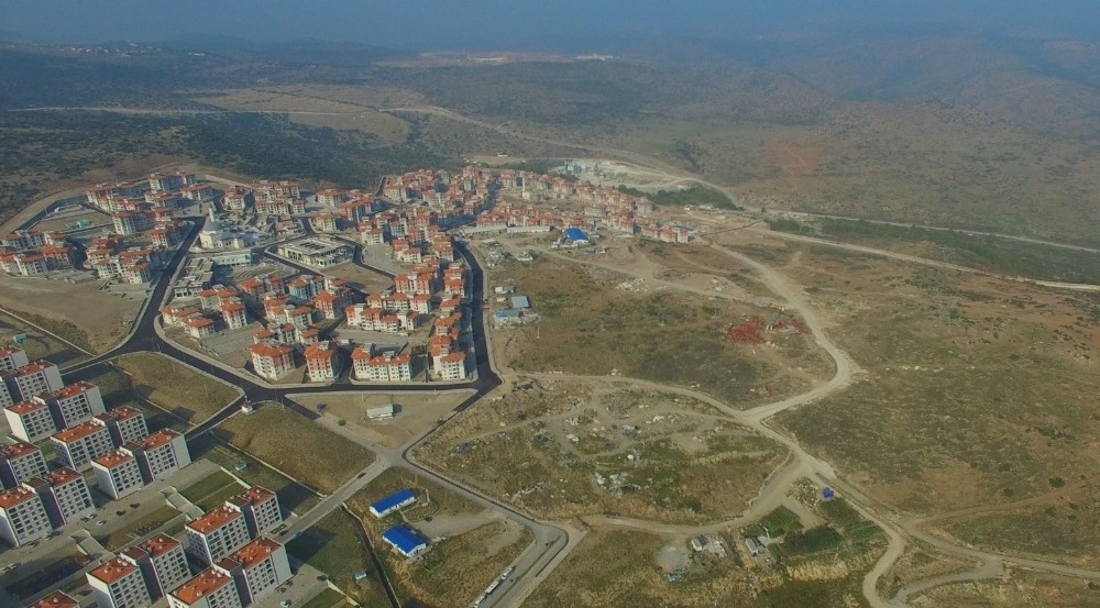Ev sahibi olabilmek için 2 gün öncesinden sıraya girdiler