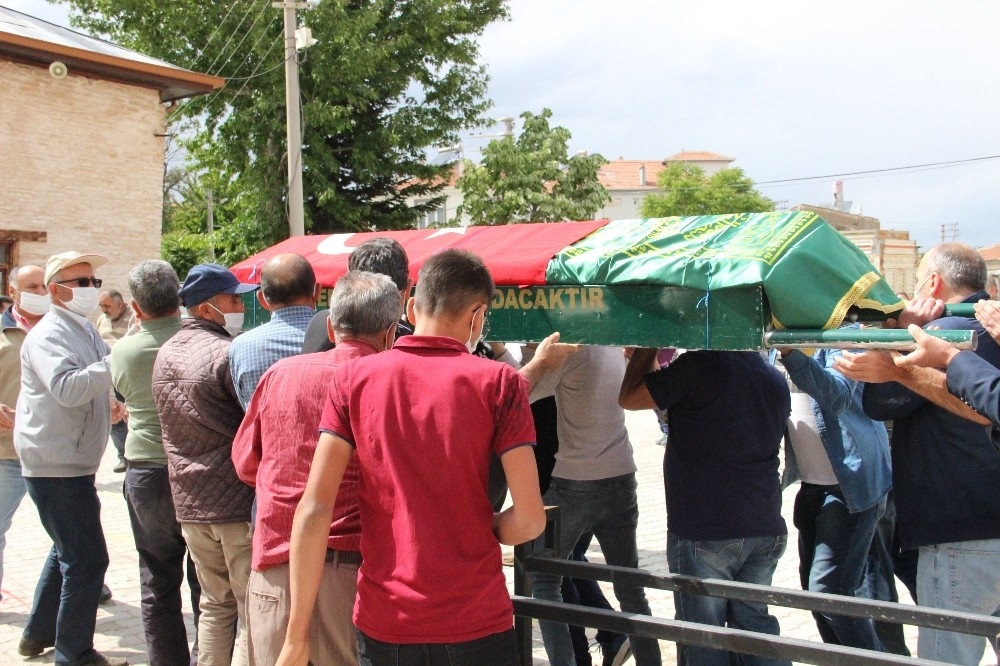 Hollanda'dan getirilen lösemi hastası genç son yolculuğuna uğurlandı