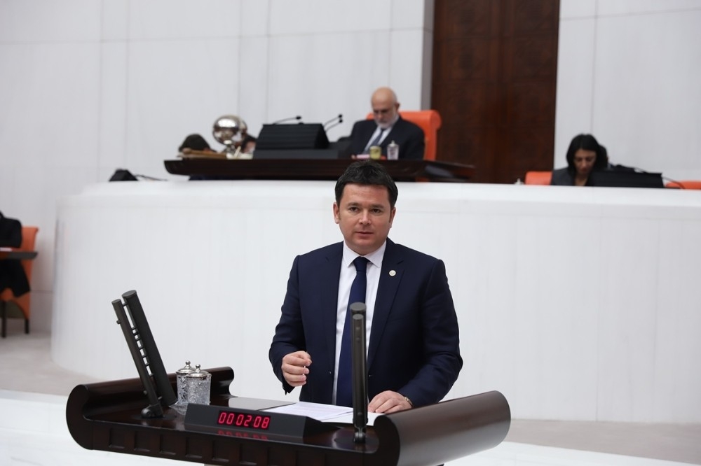 İncelemeye gitti, doluya yakalandı