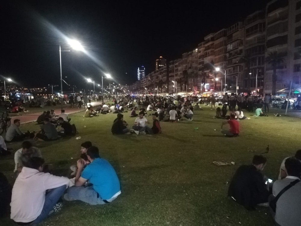 İzmir Kordon'da yoğunluk devam ediyor