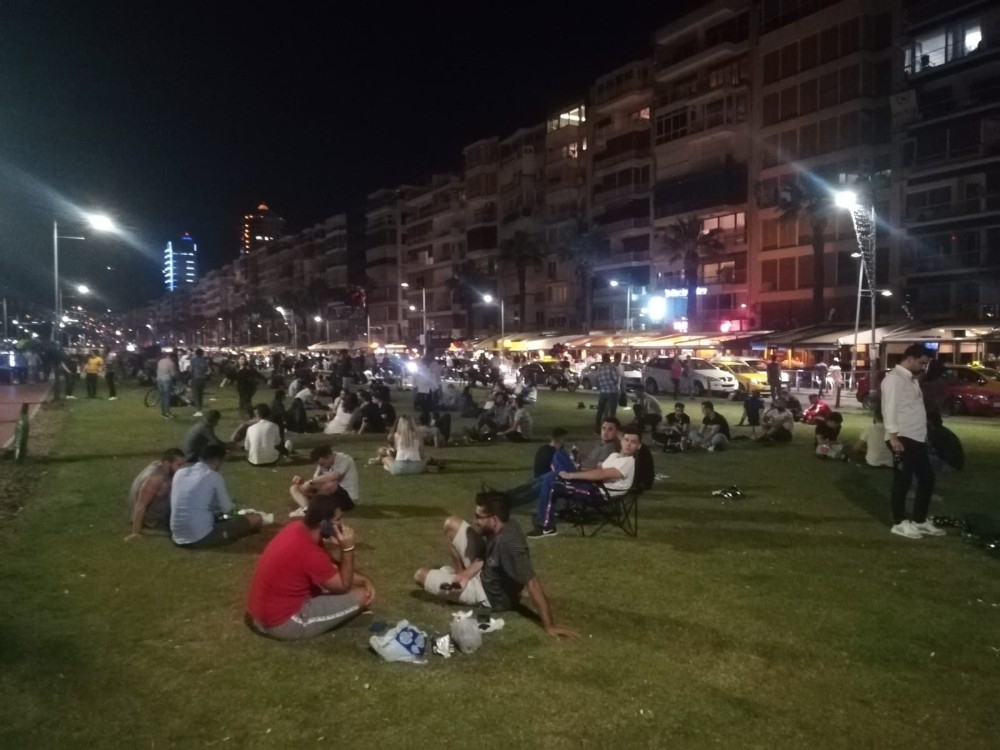 İzmir Kordon'da yoğunluk devam ediyor