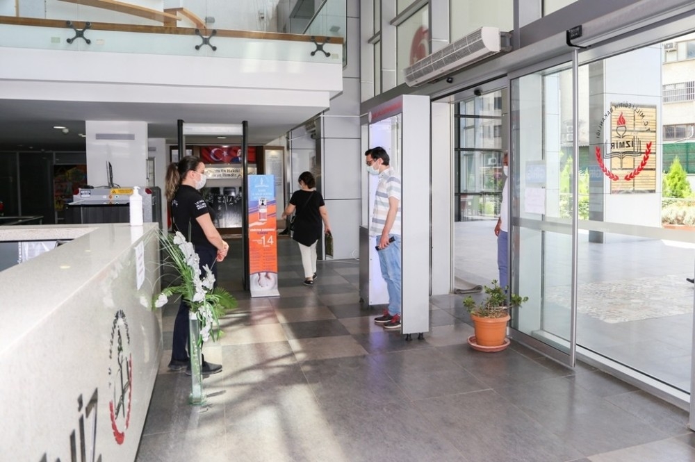 İzmir Milli Eğitim'e sensörlü dezenfektan