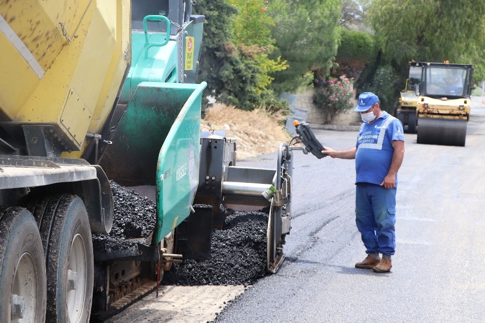 İzmir'de asfalt atağı sürüyor