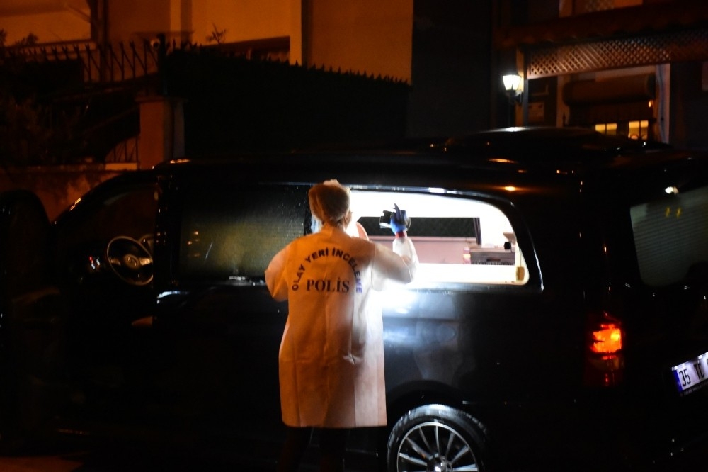 İzmir'de başkanın otomobiline silahlı saldırı