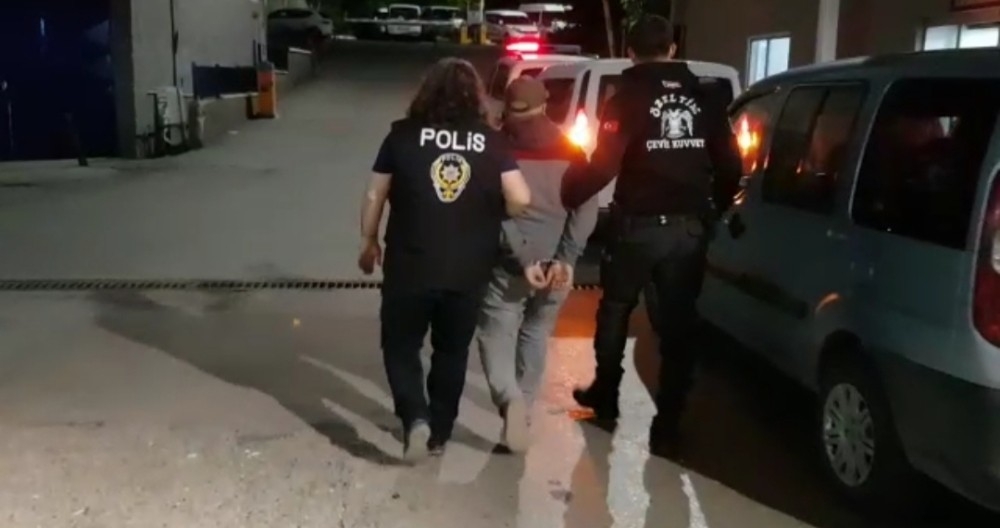 İzmir'de FETÖ operasyonu: 27 gözaltı