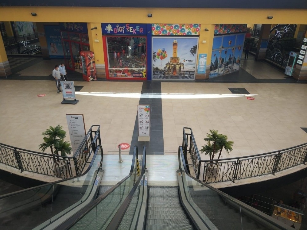 İzmir'deki AVM'de dehşet: 3 yaralı
