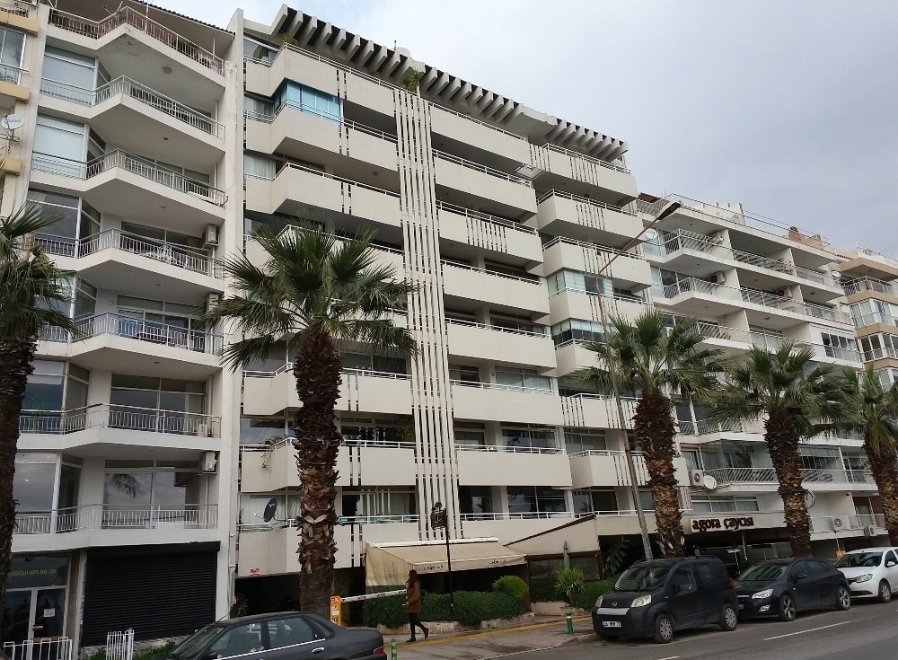 İzmir'in tarihi apartmanlarına akademik bakış