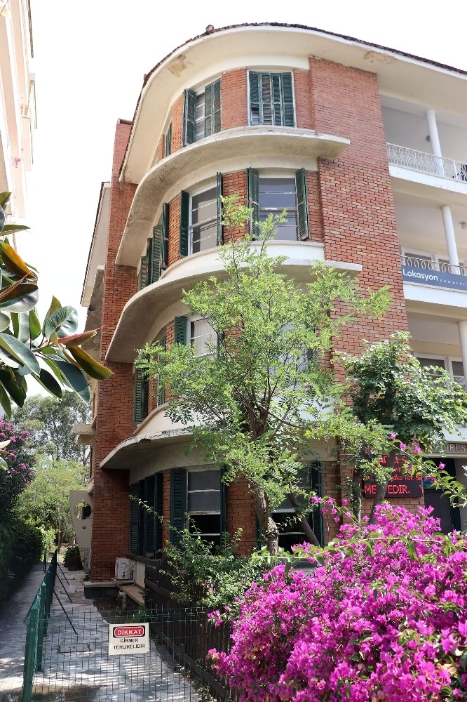İzmir'in tarihi apartmanlarına akademik bakış