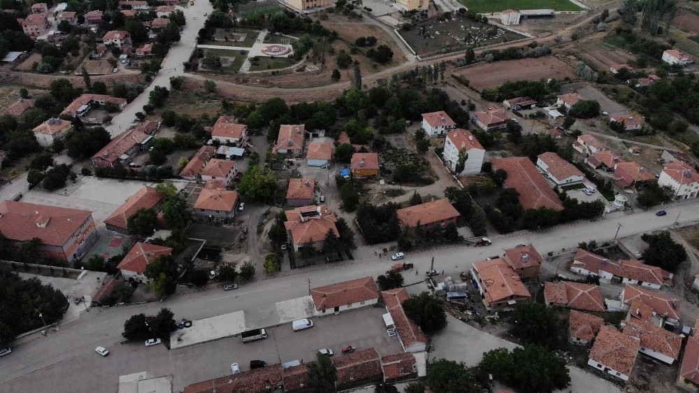 İzmirli misafir, 14 evi karantinaya aldırdı