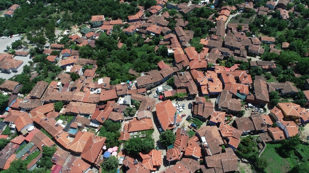 Kısıtlama bitti, UNESCO mirası köy ziyaretçi akınına uğradı