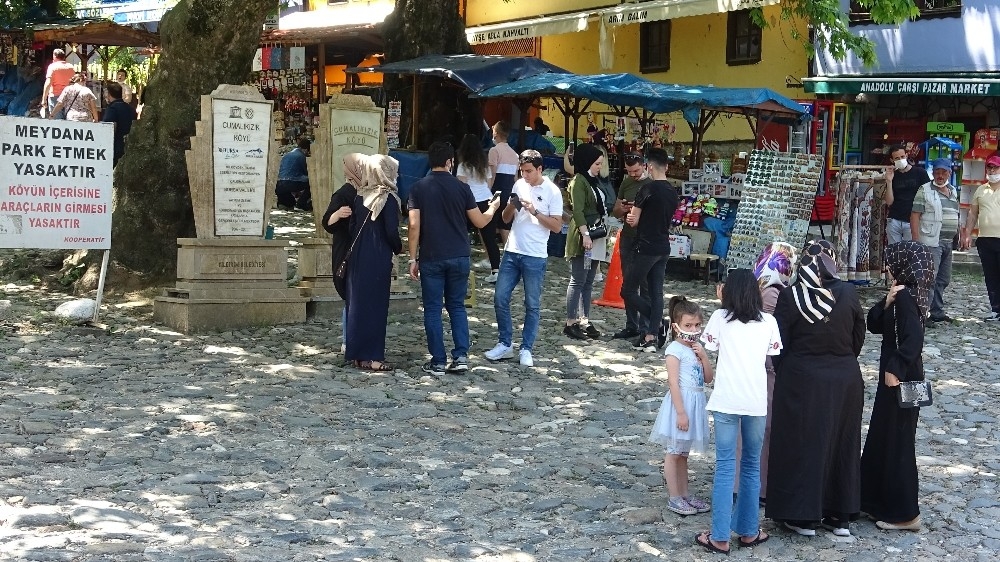 Kısıtlama bitti, UNESCO mirası köy ziyaretçi akınına uğradı