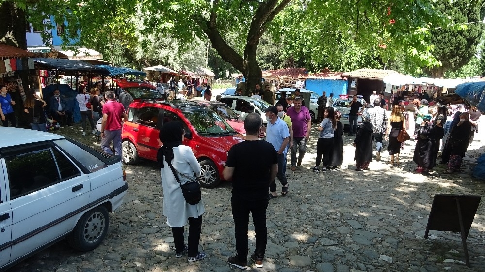 Kısıtlama bitti, UNESCO mirası köy ziyaretçi akınına uğradı