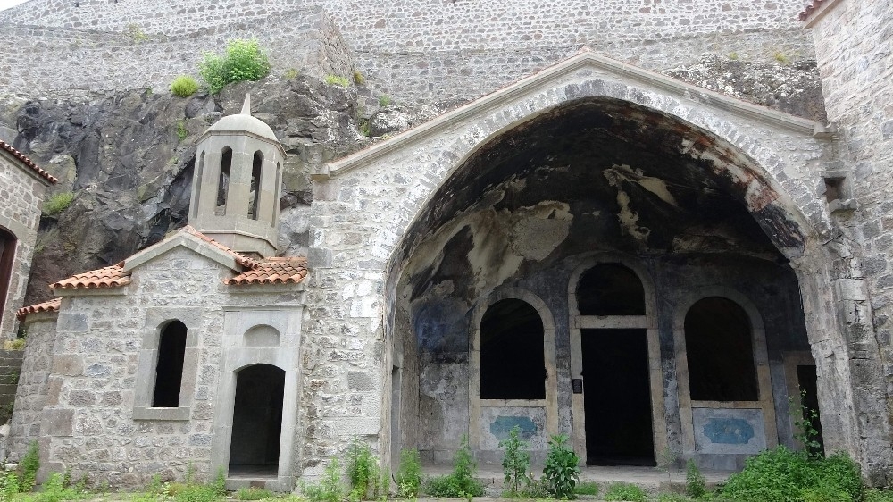 Kızlar Manastırı'nda hasret bitiyor