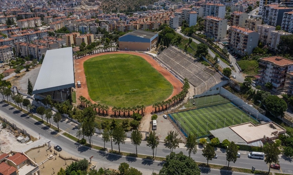 Kuşadası'nın emektar stadyumu Özer Türk, 30 yıl sonra yenilendi