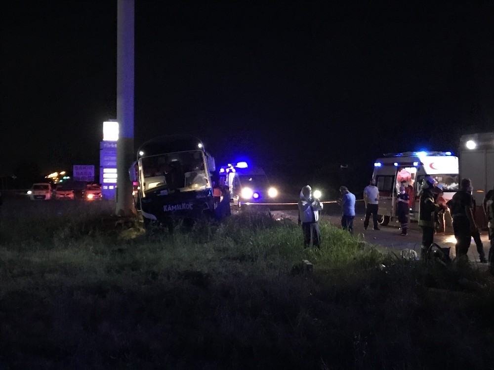 Manisa'da otobüs kazası: 2 ölü