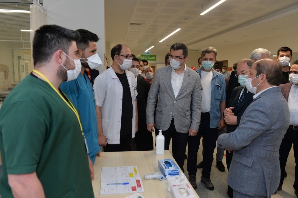 Memiş ve Akdağ Şehir Hastanesi'ni gezdi