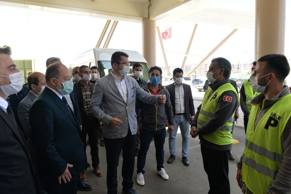 Memiş ve Akdağ Şehir Hastanesi'ni gezdi