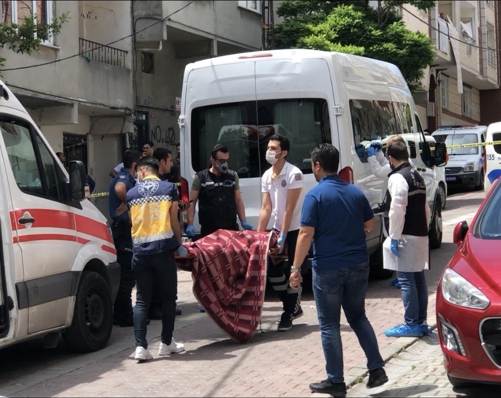 Minibüsün altından kalan 3 yaşındaki çocuk feci şekilde can verdi