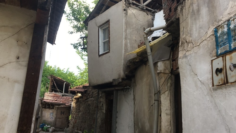 Oğlunun eğitim masrafı için biriktirdiği paralar yandı
