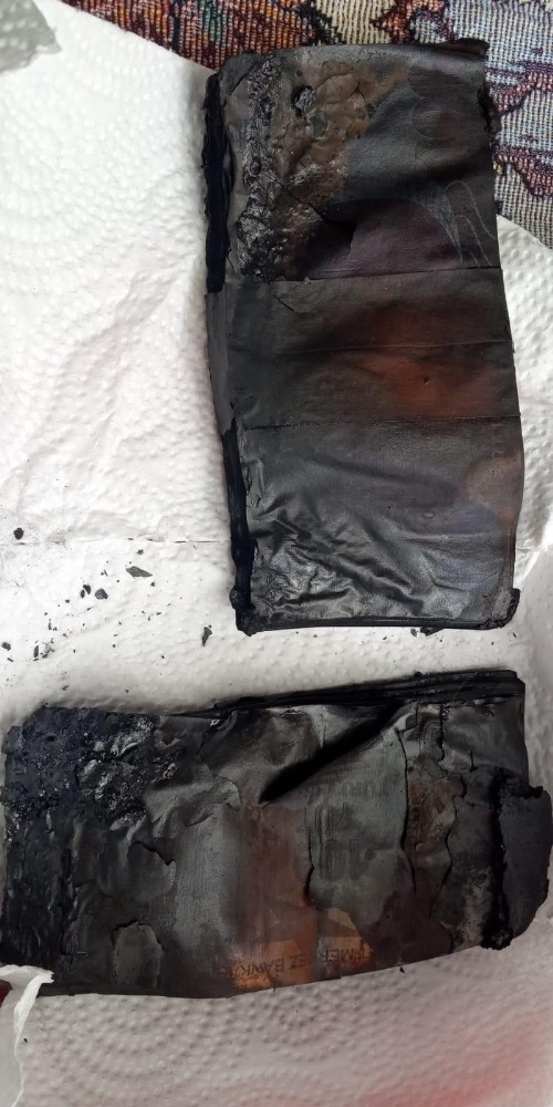 Oğlunun eğitim masrafı için biriktirdiği paralar yandı