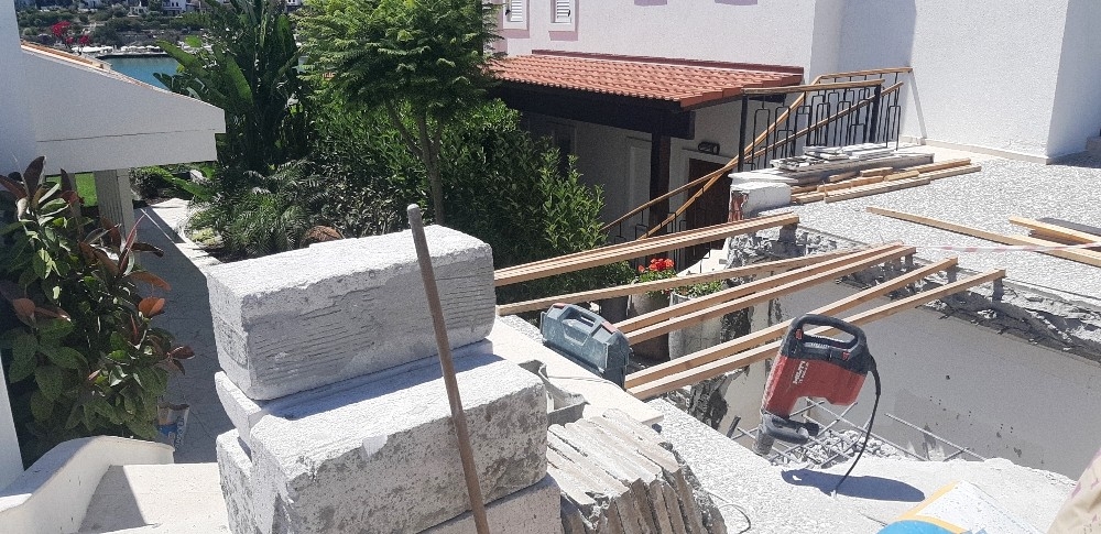 Özdil'in otoparkı yıkıldı