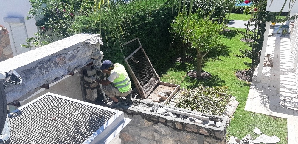Özdil'in otoparkı yıkıldı