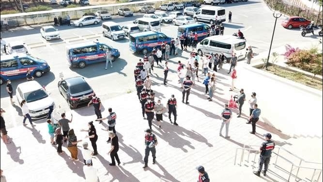 Reziller! 3 kıza neler yaptılar neler!