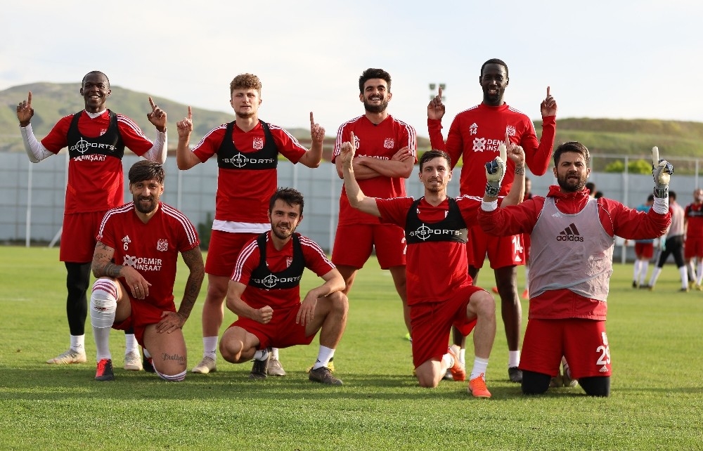 Sivasspor günü tek idmanla tamamladı