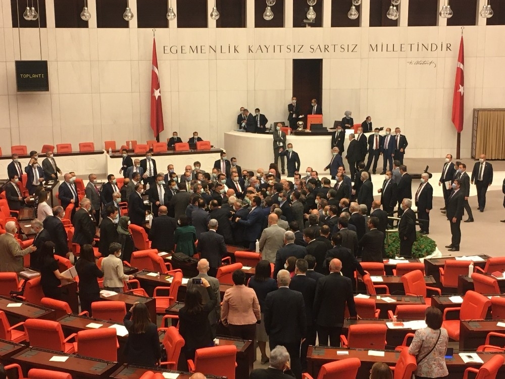 TBMM'de yumruklar konuştu