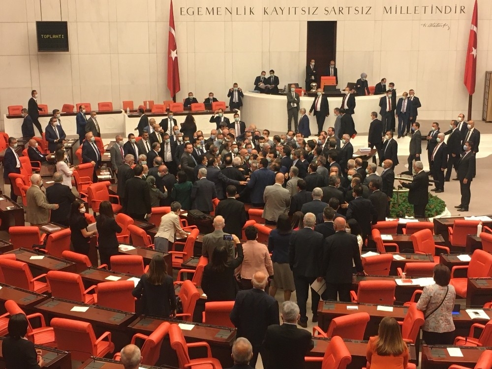 TBMM'de yumruklar konuştu