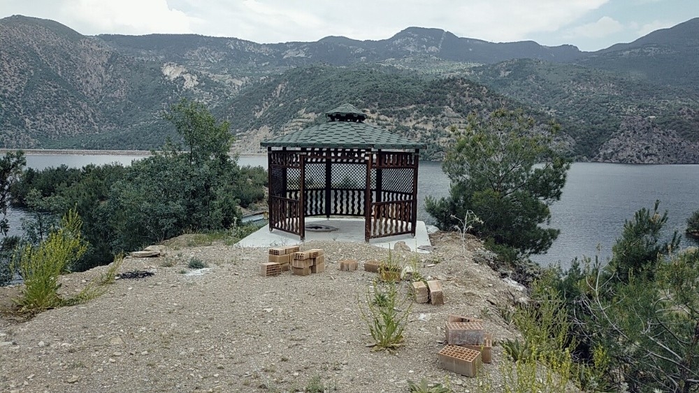 Turizm amaçlı kurulan tesis çürümeye terk edildi