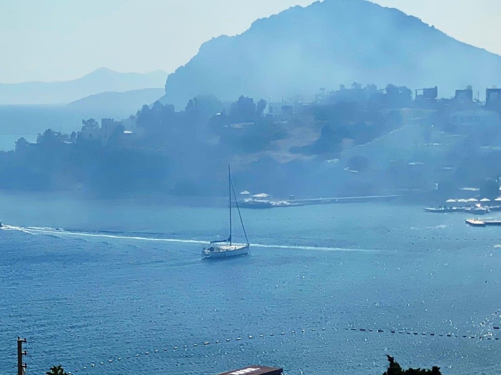 Ünlü tatil beldesi duman altında kaldı