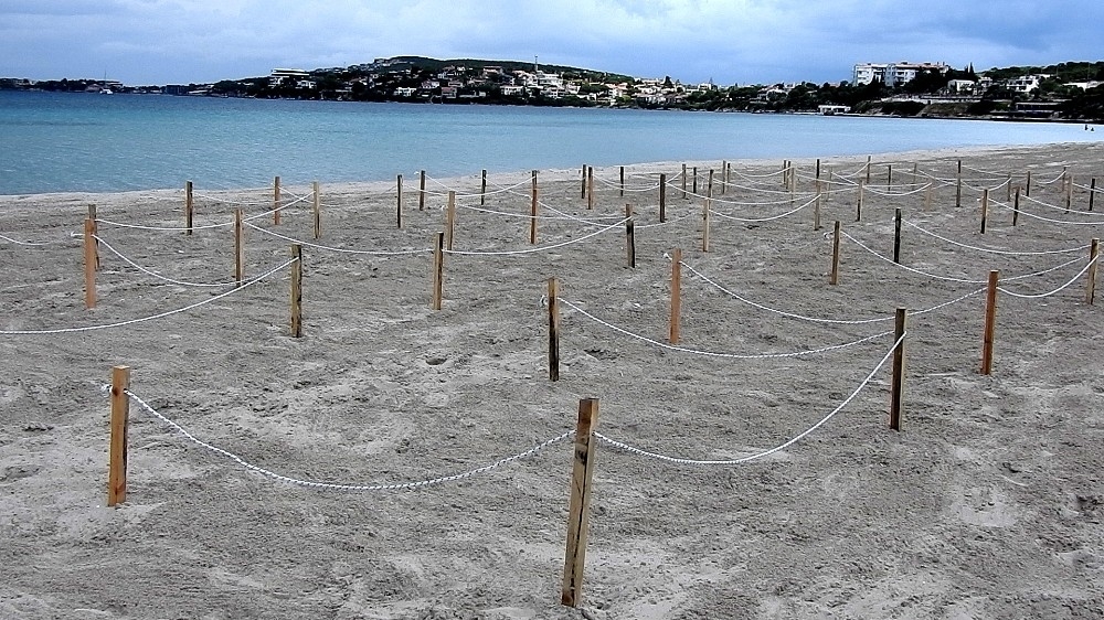 Ünlü tatil merkezi Çeşme'de yağmur öncesi deniz keyfi
