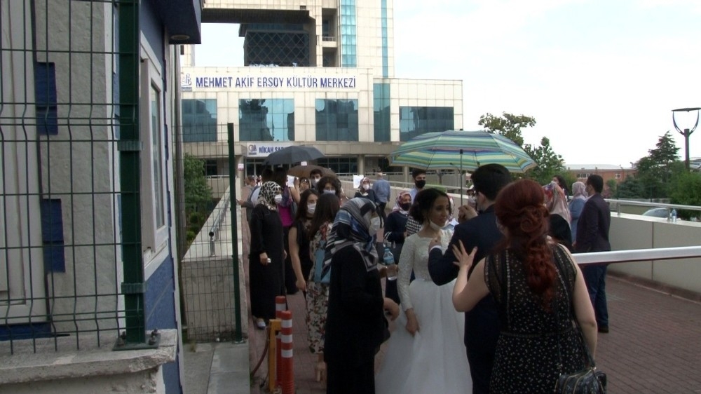 Yangın çıktı, nikah yarım kaldı