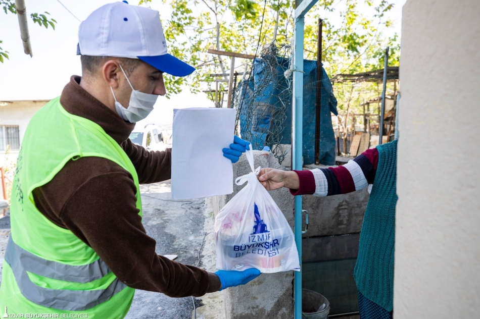 İzmir'den '200 bin paket iyilik'