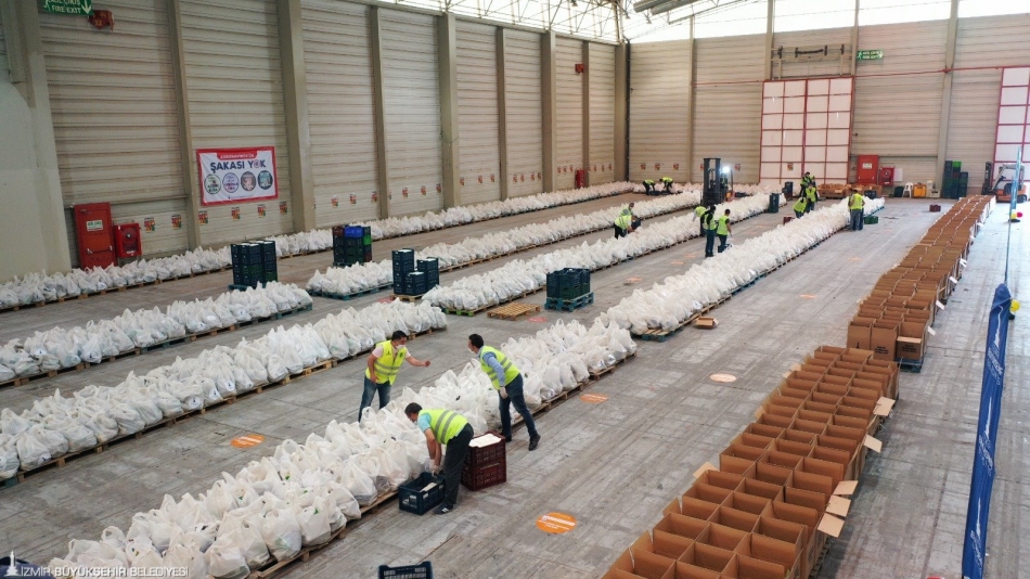 İzmir'den '200 bin paket iyilik'