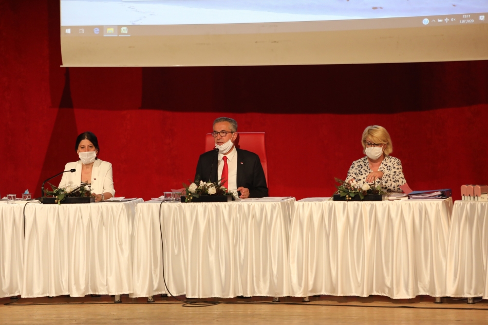 "Beni koltuktan indirmek isteyenler hayal görüyor"