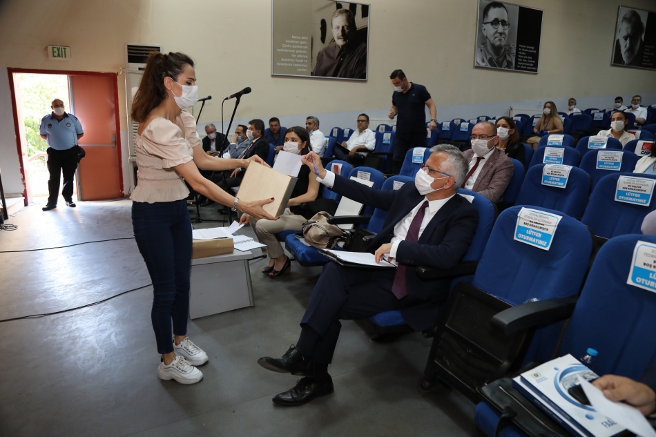 "Beni koltuktan indirmek isteyenler hayal görüyor"