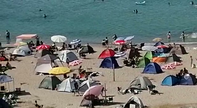 Plajda çadırkent!