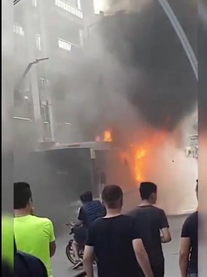 Belediye otobüsü cayır car yandı