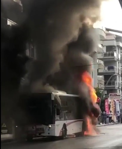 Belediye otobüsü cayır car yandı