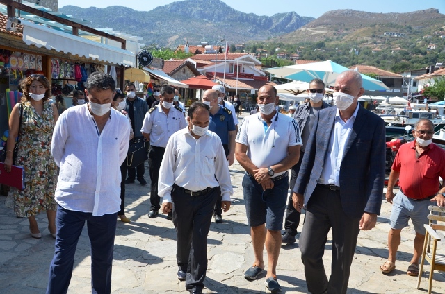 Marmaris Kaymakamı Aksoy dert dinledi